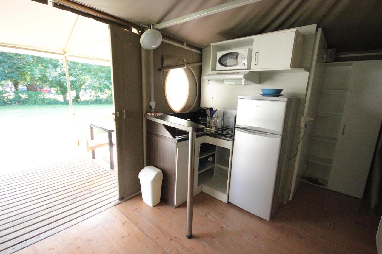 Camping L'Ilot Du Chail Sansais Exterior foto