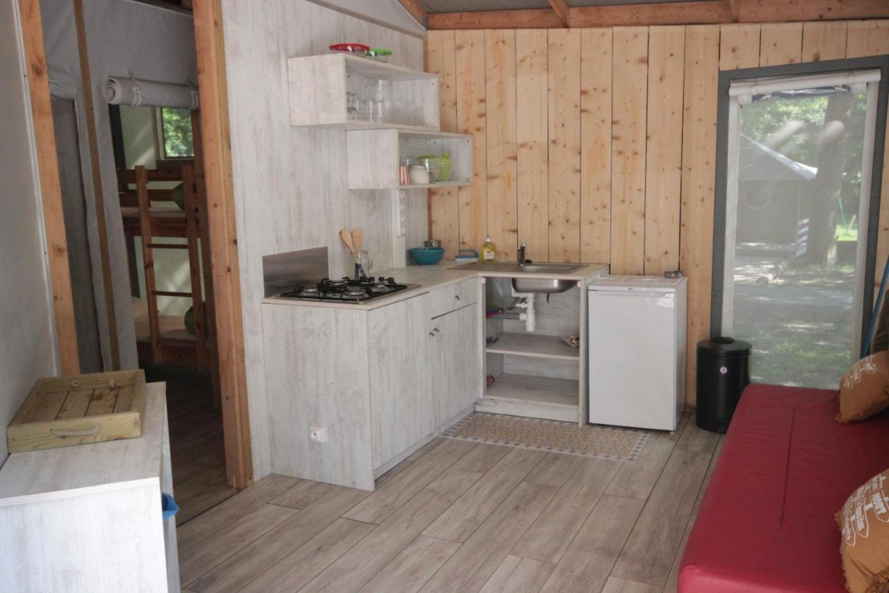 Camping L'Ilot Du Chail Sansais Exterior foto