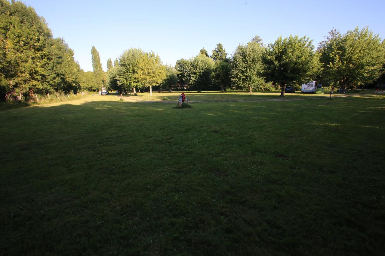 Camping L'Ilot Du Chail Sansais Exterior foto