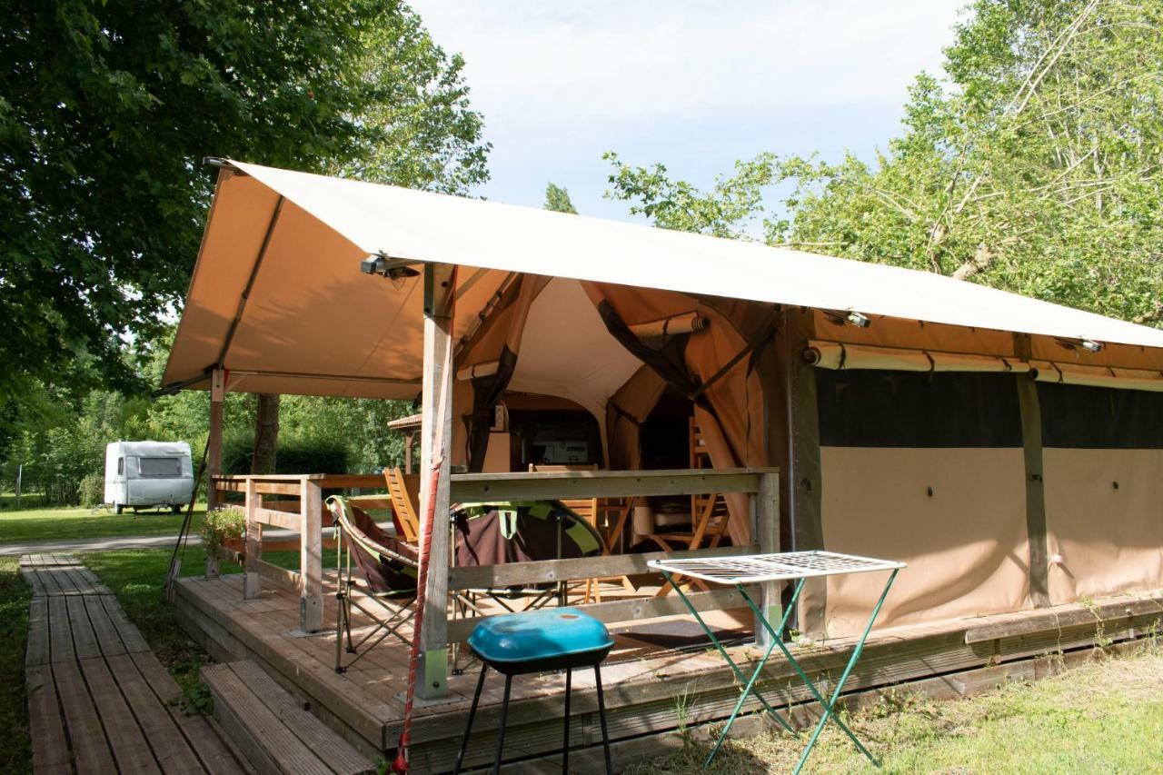 Camping L'Ilot Du Chail Sansais Exterior foto